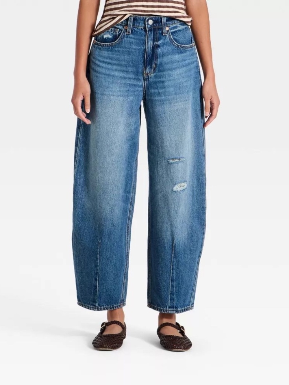 New UNIVERSAL THREAD Size 2 High-Rise Easy Barrel Jeans in Medium Wash